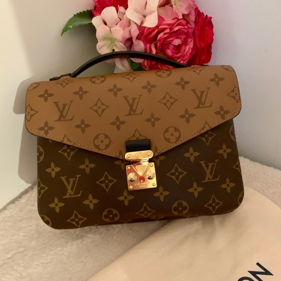 Louis Vuitton Handbags - 🌟Pochette metis reverse🌟